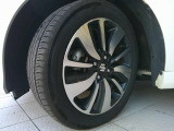 純正アルミホイールを装備しております。