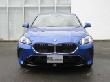 BMWと言えば特徴的なキドニーグリル。ダイナミックなフロントマスクを演出します。