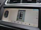 ボディの目立たない位置に設置された4台のデジタルカメラにより、車の周囲360度のオーバーヘッドビュー表示。それぞれのカメラを単独もしくは2か所表示することも可能。狭い場所や出入口なども安心できます!