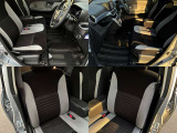 運転席・助手席共に汚れや傷等少なく綺麗な状態を保っております。