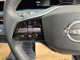 ステアリングスイッチ付きのハンドル!運転に支障をきたすことなくナビ操作が可能です!!