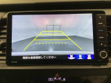 バックでの車庫入れも安心です! リアカメラが付いているバックモニター付のナビを装備しております。操作線もついており距離感も画面から確認できます。