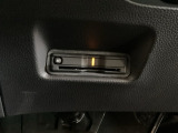ハンドルの左下にETCがついています。高速道路の料金所の通過も楽々です。 カードの取り出しもしやすい場所についています。