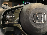 ステアリングスイッチがついていますので、オーディオのチャンネル変更、ボリューム、ジャンル変更が操作可能です。ハンドルから手を離さず安全に操作できます。