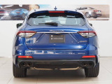 サラウンドビューモニター+パークセンサーを搭載。駐車時の不安を軽減。