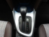 フロアシフトのCVTオートマチック車です。