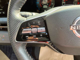 ステアリングスイッチ付きのハンドル!運転に支障をきたすことなくナビ操作が可能です!!