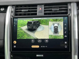 サラウンドカメラ(360&deg;カメラ) 車載のカメラを駆使し、車を真上から見下ろしている映像に変換、センターディスプレイに表示させ、安全な駐車をサポート。縦列駐車や狭い場所への駐車に大きく役立ちます。