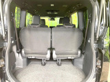 普段のお買い物や通勤、送迎等に十分な荷室スペースを確保しております。セカンドシートを倒すと、大きな荷物の積載も可能です♪