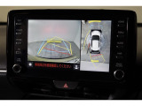 車両を上から見たような映像表示するパノラミックビューモニター付き!