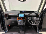 見易い計器類と運転し易いドライビングポジションは、視角も少なく前方&左右の見切りが良く運転し易いクルマです