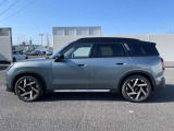 ご納車前には、MINIを熟知したメカニックによる100項目の点検・整備を行います。不具合箇所、交換時期に達している部品に関しましては、全て当社負担で交換してからのご納車となります。