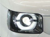 【LEDヘッドライト+デイライト】今や主流のLEDヘッドライトに、日中でも他者からの視認性を良くするデイタイムランニングランプ装備!スタイリッシュでかっこよく仕上がっています。