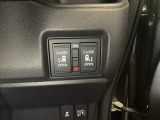 【両側パワースライドドア】です。リモコンや運転席のスイッチ操作で楽々自動開閉。