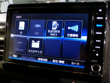 CD、DVD、Bluetooth、AM、FM、スマートフォン接続ができます。