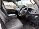 運転席シートは良好な状態となっています。丁寧に使われていたことがよくわかりますね。