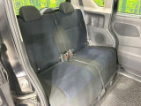 後部座席も気になるようなキズ・汚れやへたり等、大きなダメージはなく、良好な状態です。