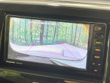 【バックカメラ】駐車時に後方がリアルタイム映像で確認できます。大型商業施設や立体駐車場での駐車時や、夜間のバック時に大活躍!運転スキルに関わらず、今や必須となった装備のひとつです!