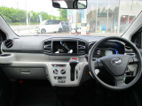 届出済未使用車ですので内装もキレイです♪ また、シートカバーの取付等も承ってましたのでお気軽にご相談ください♪