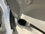 ドアトリムにはペットボトル収納ポケットがございます。