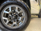 【純正15インチアルミホイール】外観にマッチした純正アルミホイールを装着しております。各種社外アルミホイールや、スタッドレスタイヤも取扱いしております。是非ご相談ください♪