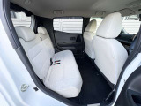 【後部座席】後席も広々としていますので同乗者の方もリラックスしてお乗りいただけますよ(*'▽')