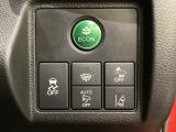 Hondaセンシング用の、VSA(ABS+TCS+横滑り抑制)解除とレーンキープアシストシステムのメインスイッチなどはハンドルの右側に装備しています。燃費に役立つECONボタンもここです。