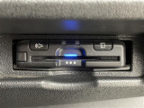 【ETC】有料道路を利用する際に料金所で停止することなく通過できる、ETC車載器(ノンストップ自動料金収受システム機器)が装備されています。セットアップを行うことで利用可能になります。