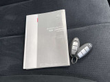 メンテナンスノートです。スマートキーも2つ揃っております!