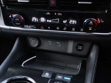 オートエアコン☆運転席と助手席の設定温度をそれぞれ独立して調整できるエアコン独立温度調整機能を搭載!後席エアコン吹き出し口は全車標準装備♪