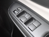 窓の開閉は電動(パワーウィンド)になりますので、便利ですよね。