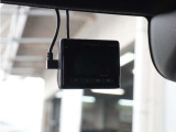 ◆前後ドライブレコーダー付き◆映像・音声などを記録する自動車用の装置です。もしもの事故の際の記録はもちろん、旅行の際の思い出としてドライブの映像を楽しむことができます。