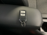 スマートキーは荷物を持っている時でも、キーを取り出さずドアの施錠・開錠ができます。