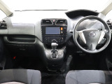 操作性に優れた運転席となります!小物入れや各ボタンの配置にこだわり、使いやすいです!座り心地もよく視認性も良好なのでロングドライブもお任せ下さい!