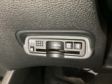 ハンドルの左下にETCがついています。高速道路の料金所の通過も楽々です!。 カードの取り出しもしやすい場所についています。