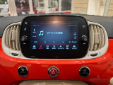 CarPlay対応です!日頃から使い慣れたスマートフォン同様のインターフェイスをそのまま利用できるので、より安全で直感的、そしてシームレスな体験を車内で楽しむことができます。