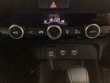 オートエアコンがついてますので、簡単操作で快適に過ごせます。リア熱線のスイッチの中に、雪道に対応したサイドミラーヒーターも入っています。