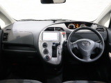 操作性に優れた運転席となります!小物入れや各ボタンの配置にこだわり、使いやすいです!座り心地もよく視認性も良好なのでロングドライブもお任せください!