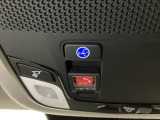 【SOSボタン】体調が悪くなったときや、事故に遭遇したとき、あおり運転にあっている時など、緊急時にボタンを押すと緊急サポートセンターにつながり、オペレーターが警察・救急への取次ぎを行います。