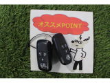 キーフリーシステムになっています。電子キーを携帯しているだけ、それだけでドアのロック開閉からエンジンの始動までできちゃいます♪