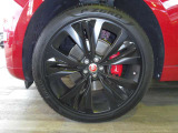 純正オプション22inアルミホイール レッドブレーキキャリパー