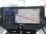 純正ナビを装備。タッチパネル式で使いやすく、お出かけもラクラクです。