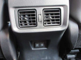 後席用にもエアコンの吹き出し口があり快適です。どの席に座っても快適なドライブが楽しめます♪