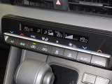 左右独立温度コントロールフルオートエアコンです。運転席、助手席それぞれで独立して温度設定ができます。冷え性の方が乗っても安心ですね♪