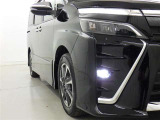フォグランプ装着車です。暗い夜道の車両前方を明るく照らします