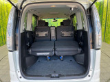 後席を格納すると、これだけの広さが!シーンに合わせたシートアレンジで、大きな荷物も積むことが出来ます♪
