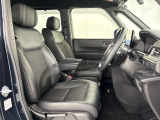 乗降がしやすい運転席。高さが調節できて小柄な女性でもベストポジションをとることができます。