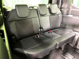3列目シートはもちろん状態良好☆大人でもゆったりと座って頂けますので、大人数でのお出かけもラクラクです♪ご家族で、気の知れた仲間で、ドライブに行くのが楽しみですね♪