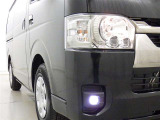 フォグランプ装着車です。暗い夜道の車両前方を明るく照らします
