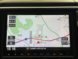 ダッシュボードに自然に溶け込むようにデザインされた純正メモリーナビゲーション。